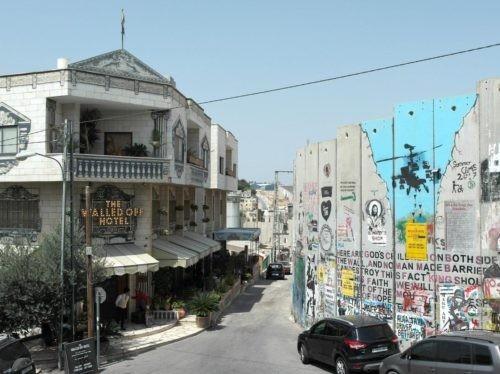 Dans l’hôtel Walled Off de Banksy à Bethlehem
