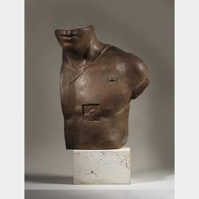 Igor MITORAJ (1944-2014) - Aesclepios - Sculpture en bronze à patine marron