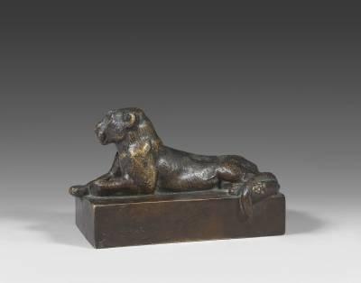 Georges Guyot, lionne couchée, bronze